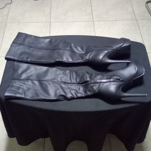 Thigh high Black Adrianna Boots